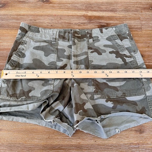 Girlfriend Khaki short size 6 - Picture 3 of 16